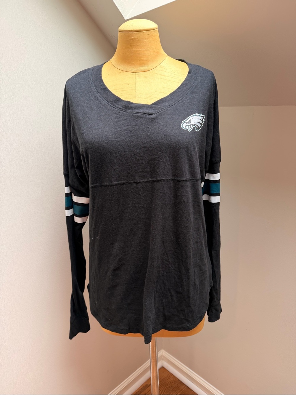 NFL Juniors Collection Philadelphia Eagles Black Long-Sleeve V-Neck Top